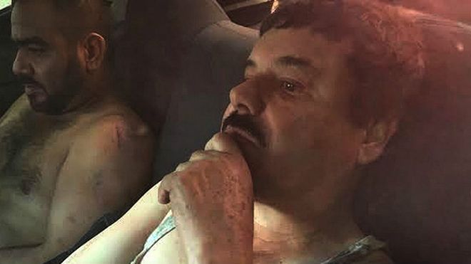 ¿Por qué Joaquín "El Chapo" Guzmán iba sin esposas en la primera foto de su recaptura?