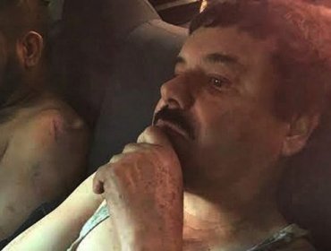 ¿Por qué Joaquín "El Chapo" Guzmán iba sin esposas en la primera foto de su recaptura?