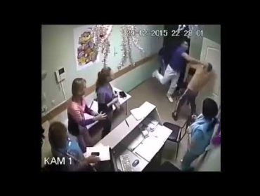 ¡Increíble! Médico mata a golpes a paciente en Rusia