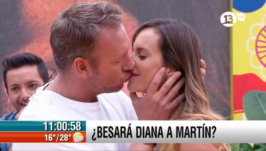 Martín Cárcamo le roba un beso a Diana Bolocco