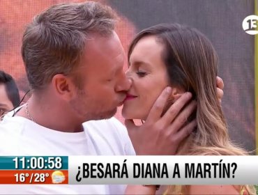 Martín Cárcamo le roba un beso a Diana Bolocco