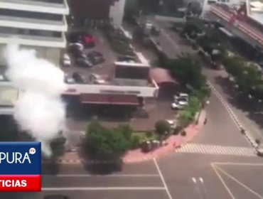 ¡Impactante! Video capta momento exacto de explosiones suicidas en Indonesia