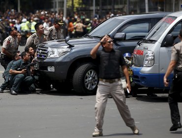 Continúa el terror en Yakarta: Se escuchan nuevas explosiones en la capital indonesia