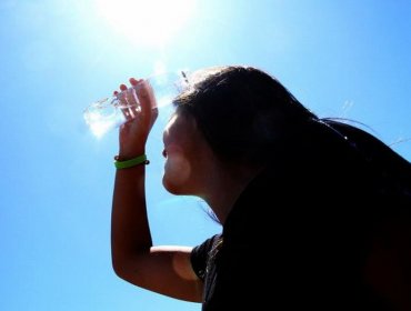 Seremi de Salud llama a tomar medidas por ola de calor esperada para este fin de semana en la zona central