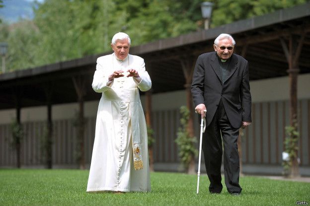 Los horrores del coro de niños alemán que condujo por años el hermano de Benedicto XVI