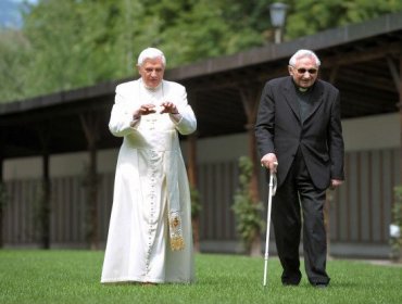 Los horrores del coro de niños alemán que condujo por años el hermano de Benedicto XVI