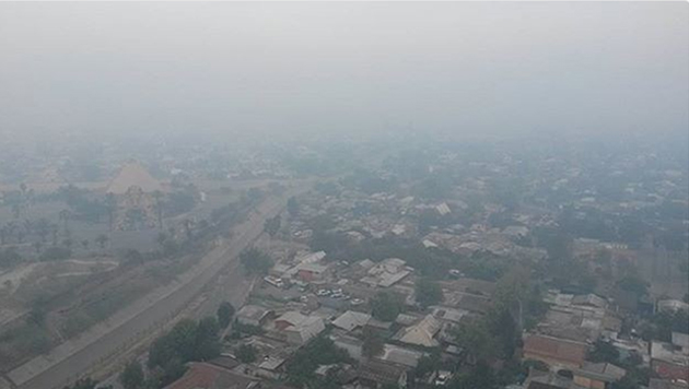 La nueva táctica de Bomberos para combatir el incendio: Con espuma y tierra