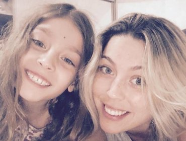 Daniela Aránguiz luce orgullosa los logros de sus hijos