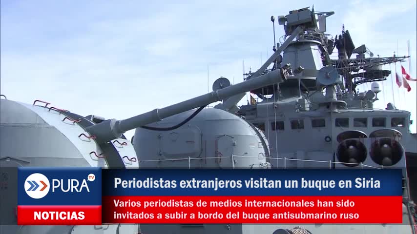 Periodistas extranjeros visitan un buque de la Armada rusa en Siria