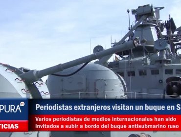 Periodistas extranjeros visitan un buque de la Armada rusa en Siria