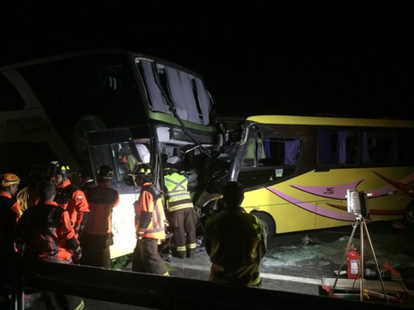 La Serena: Dos buses chocan en forma frontal dejando 40 heridos