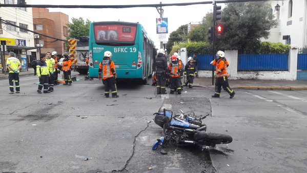 Motorista muere tras impactar a bus del Transantiago