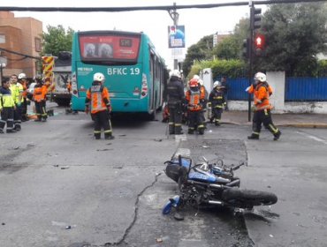 Motorista muere tras impactar a bus del Transantiago