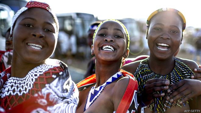 La polémica beca para vírgenes que causa revuelo en Sudáfrica