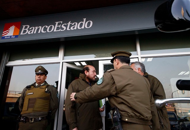 Ocho maleantes roban sucursal bancaria en San Bernardo