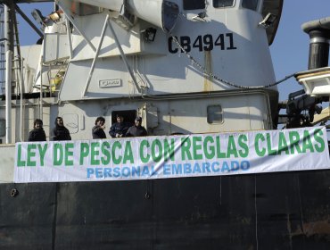 Protesta de trabajadores de la Pesca Industrial en los puertos de Iquique, Mejillones, Caldera, San Vicente, Coronel y Puerto Aysén.