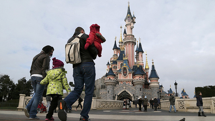 Arrestan en Disneyland de París a un hombre con dos pistolas, municiones y un Corán