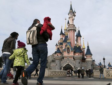 Arrestan en Disneyland de París a un hombre con dos pistolas, municiones y un Corán