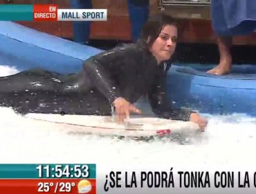 Tonka Tomicic se lució arriba de la ola