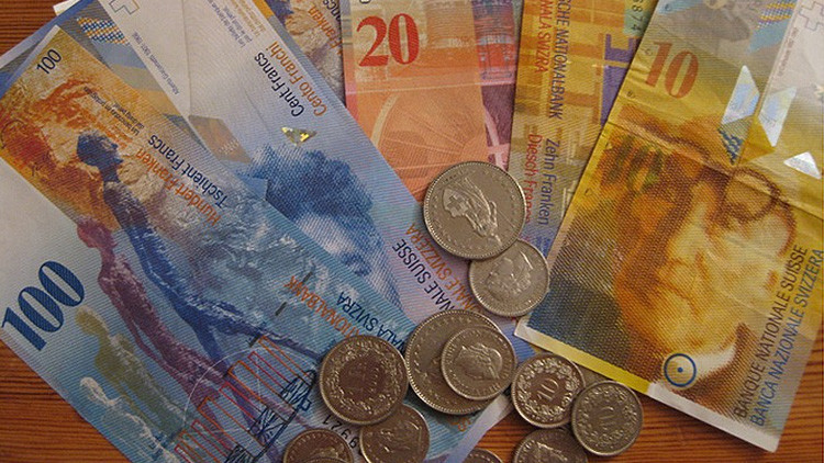 ¿Quiere cobrar sin trabajar?: Suiza vota para implantar un salario de 2.400 dólares para todos
