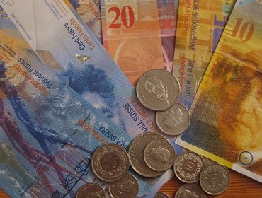 ¿Quiere cobrar sin trabajar?: Suiza vota para implantar un salario de 2.400 dólares para todos