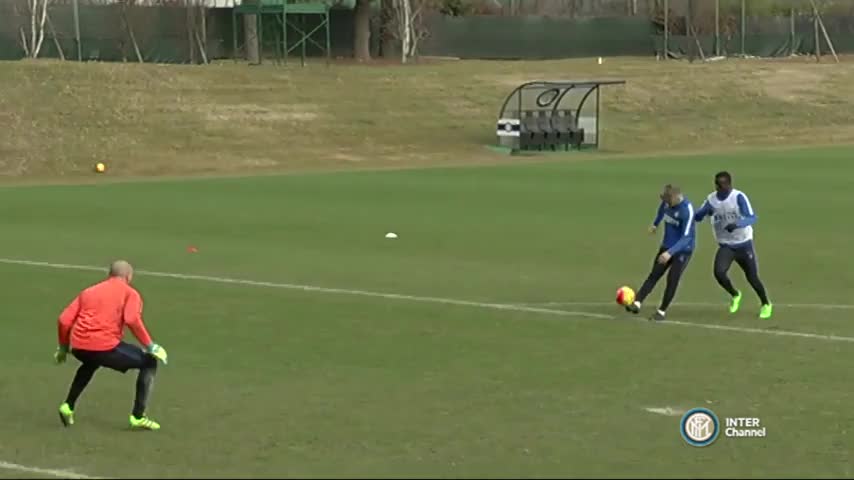 Roberto Mancini les enseñó a los delanteros del Inter cómo definir