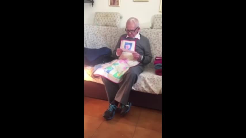 Anciano recibió un alza de dos euros en su pensión y su reacción se volvió viral