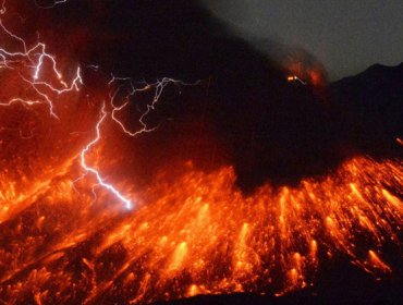 Alerta: Volcán japonés Sakurajima entra en erupción a 50 km de una planta nuclear