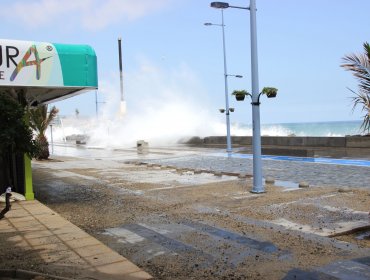 Cierran accesos por marejadas a Avenida Perú y playas de Laguna Verde y Las Docas