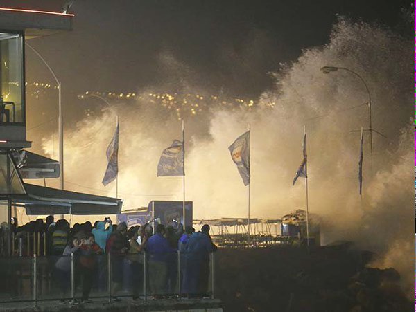 Marejadas obligan a cerrar puertos y playas en el centro norte del país