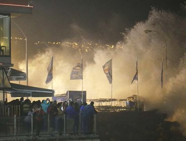 Marejadas obligan a cerrar puertos y playas en el centro norte del país