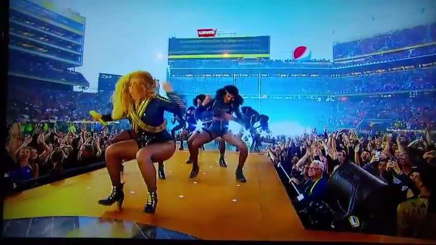 El accidente en pleno Super Bowl que sufre Beyonce