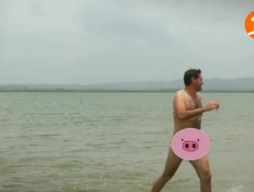 Francisco Saavedra es captado en imagen totalmente desnudo en Playa de Cartagena