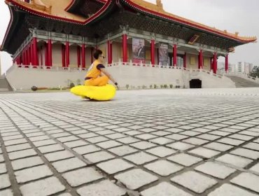 Gokú y su nube voladora sorprendió a transeúntes chinos