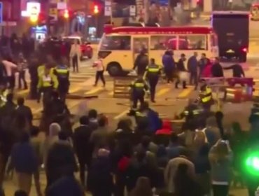 Celebración del año nuevo chino termina en batalla campal en Hong Kong