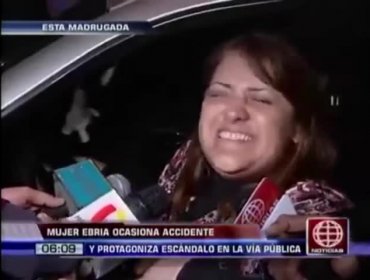 El show de una mujer ebria al ser detenida por la policía