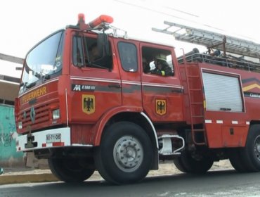 Iquique: Incendio estructural afectó a una empresa de grúas