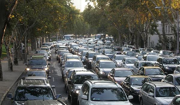 Automovilistas: Los millonarios costos que generará la restricción vehicular permanente