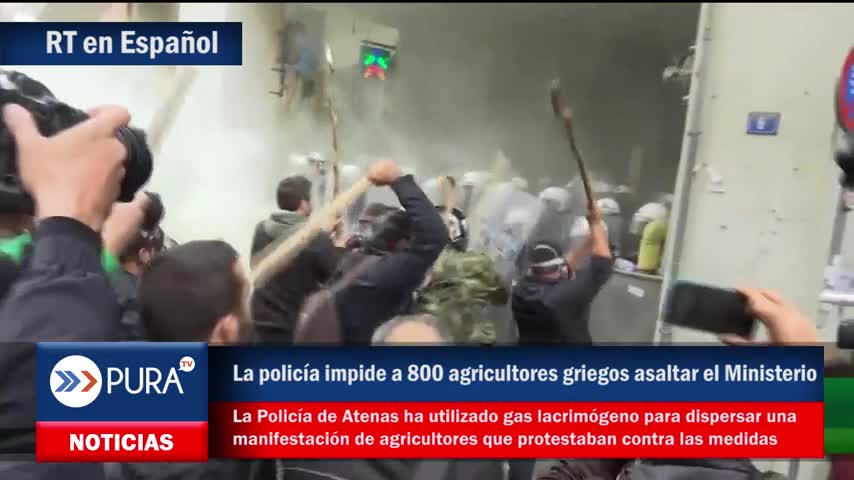 Video: La policía impide a 800 agricultores griegos asaltar el Ministerio de Agricultura en Atenas