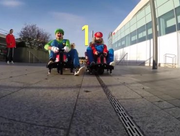 VIDEO: Irrumpen en un mall haciendo carrera a lo Mario Kart