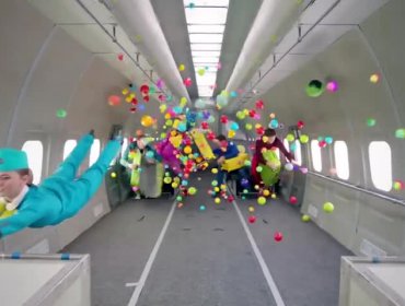 El alucinante videoclip de Ok Go grabado en un avión con gravedad cero