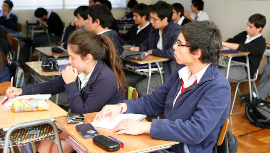 Miles de escolares ya están en clases en pleno verano