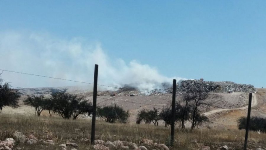 Incendio afecta a relleno sanitario en Til Til