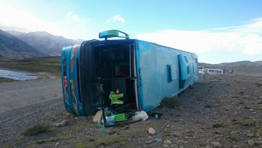 Vientos de 150 km/h volcaron bus en Torres del Paine