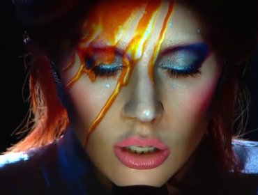 El emotivo homenaje de Lady Gaga al legado de David Bowie en los Grammys