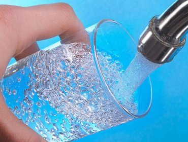 14 comunas del país con agua potable con riesgo para la salud