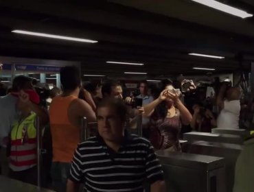 Usuarios realizan funa por alza en valor del horario punta del pasaje del Metro