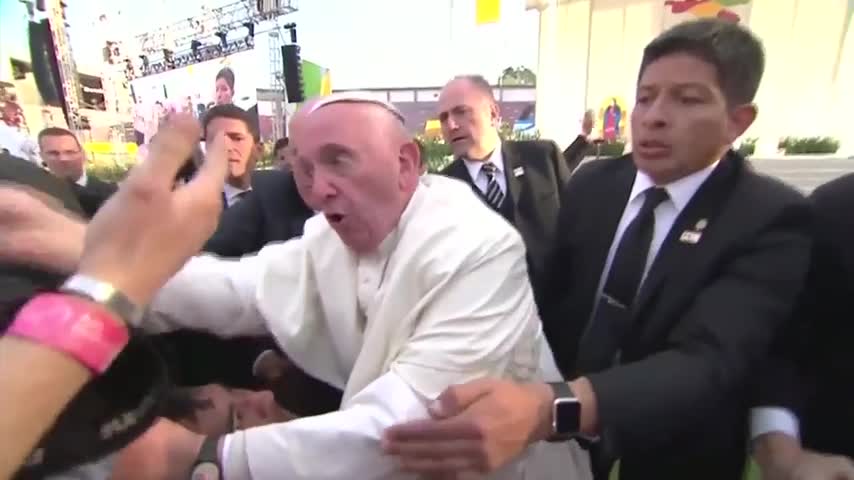 Papa Francisco se enojó con un fiel demasiado fanático