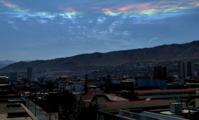 Misteriosa nube multicolor en Antofagasta fue vista por miles de personas