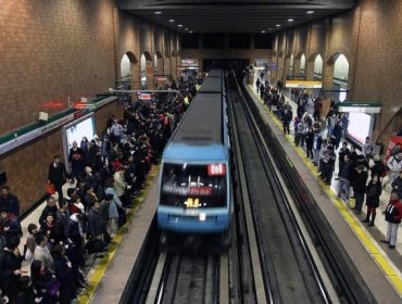 Autoridades defienden alza en pasaje de Metro